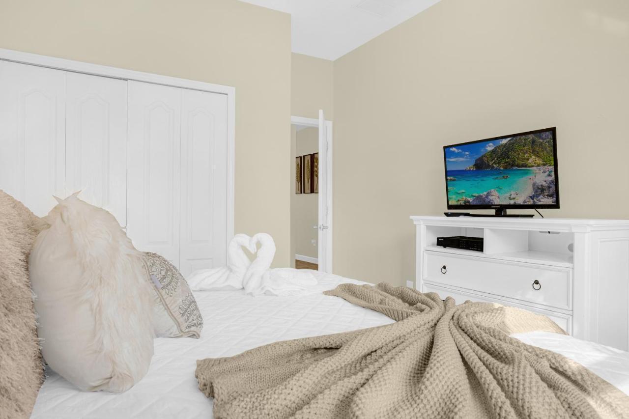 Light Yellow Lift Your Mood Near 5beds Villa *