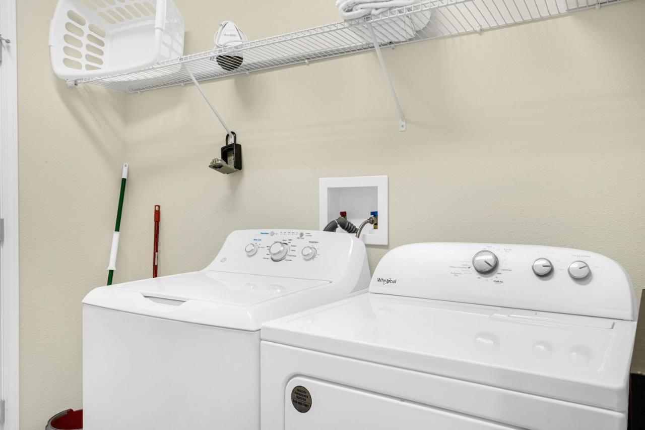 Light Yellow Lift Your Mood Near 5beds Villa Kissimmee